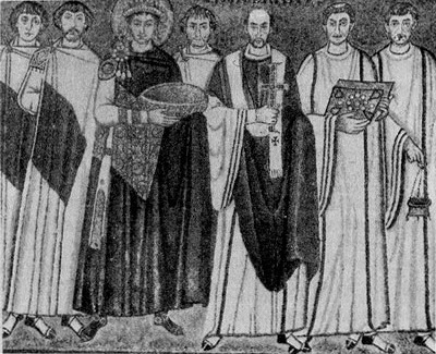 Император Юстиниан и его придворные. Мозаика в церкви Сан-Витале в Равенне (VI в.)