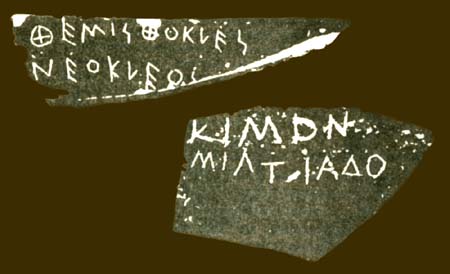 Острака с именами Фемистокла и Кимона. V в. до н.э.