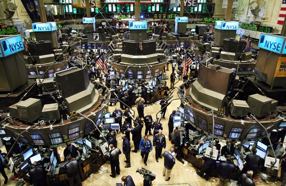 «Трейдери на підлозі» в Нью-Йоркській фондовій біржі (Нью-Йоркська фондова біржа - приклад високорозвиненого ринку).