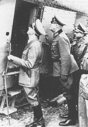 А. Гітлер та Ф. Паулюс біля карти воєнних дій. 1940 р..jpeg