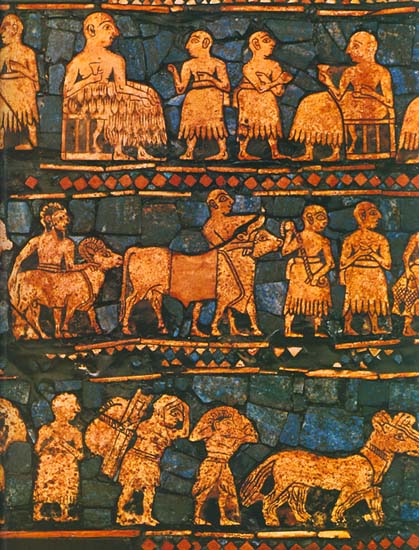 Сцены мирной жизни на штандарте из Ура. III тыс. до н.э. Хранится в Британском музее, Лондон, Великобритания