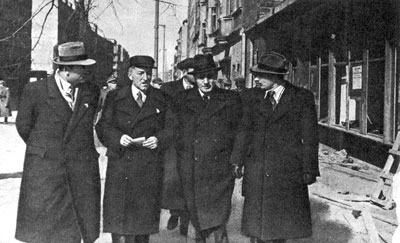 Президент Крайовой Рады Народовой Б.Берут (второй слева)